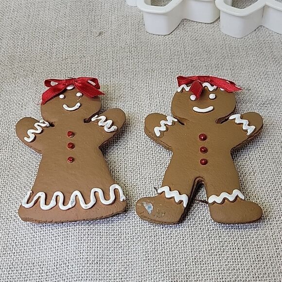 Gingerbread bundle..Cookie pans, tin plate with recipe, cutters, figures, plate - Picture 2 of 13